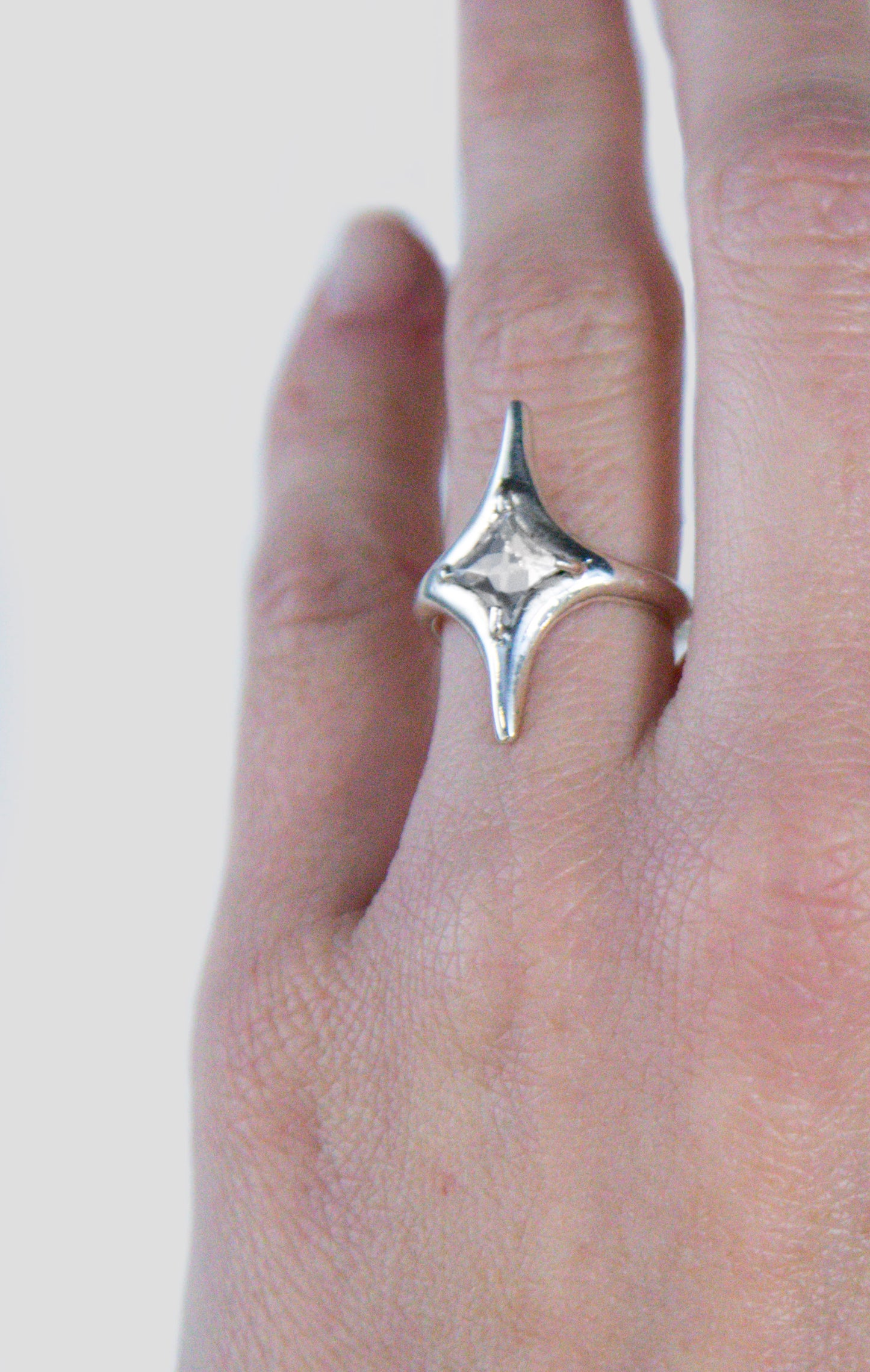 SINGLE STAR RING