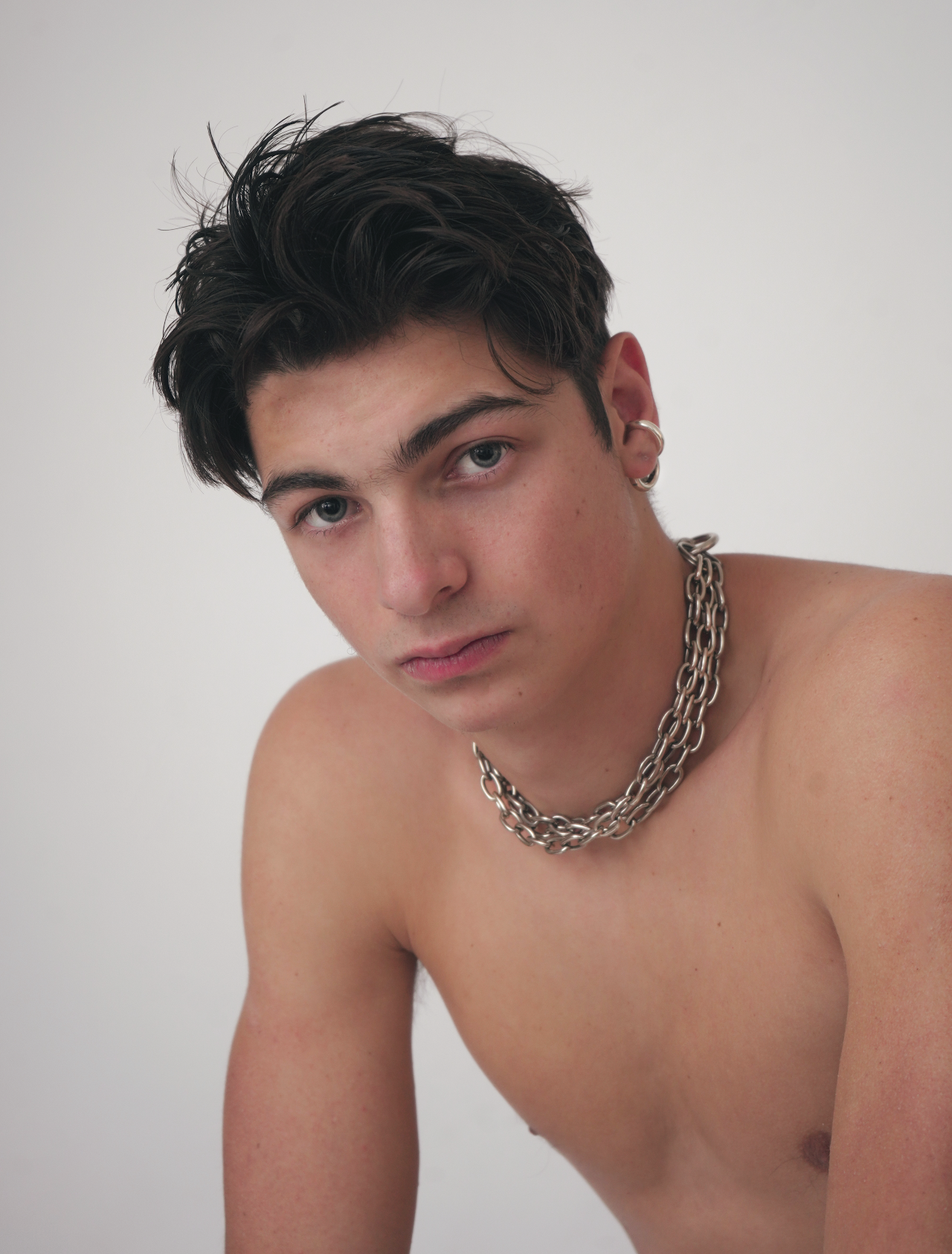TRIPLE CHAIN NECKLACE