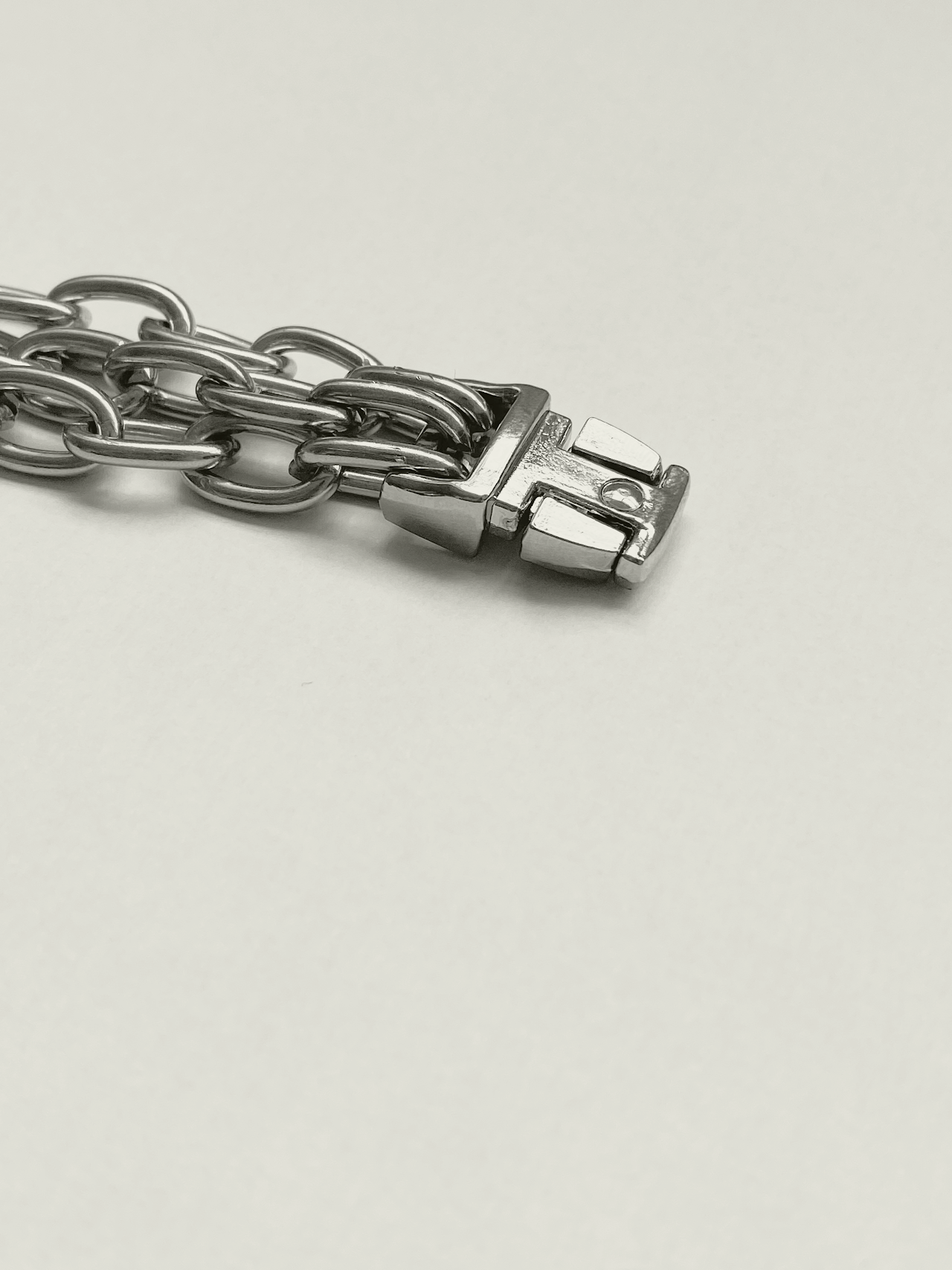 TRIPLE CHAIN NECKLACE
