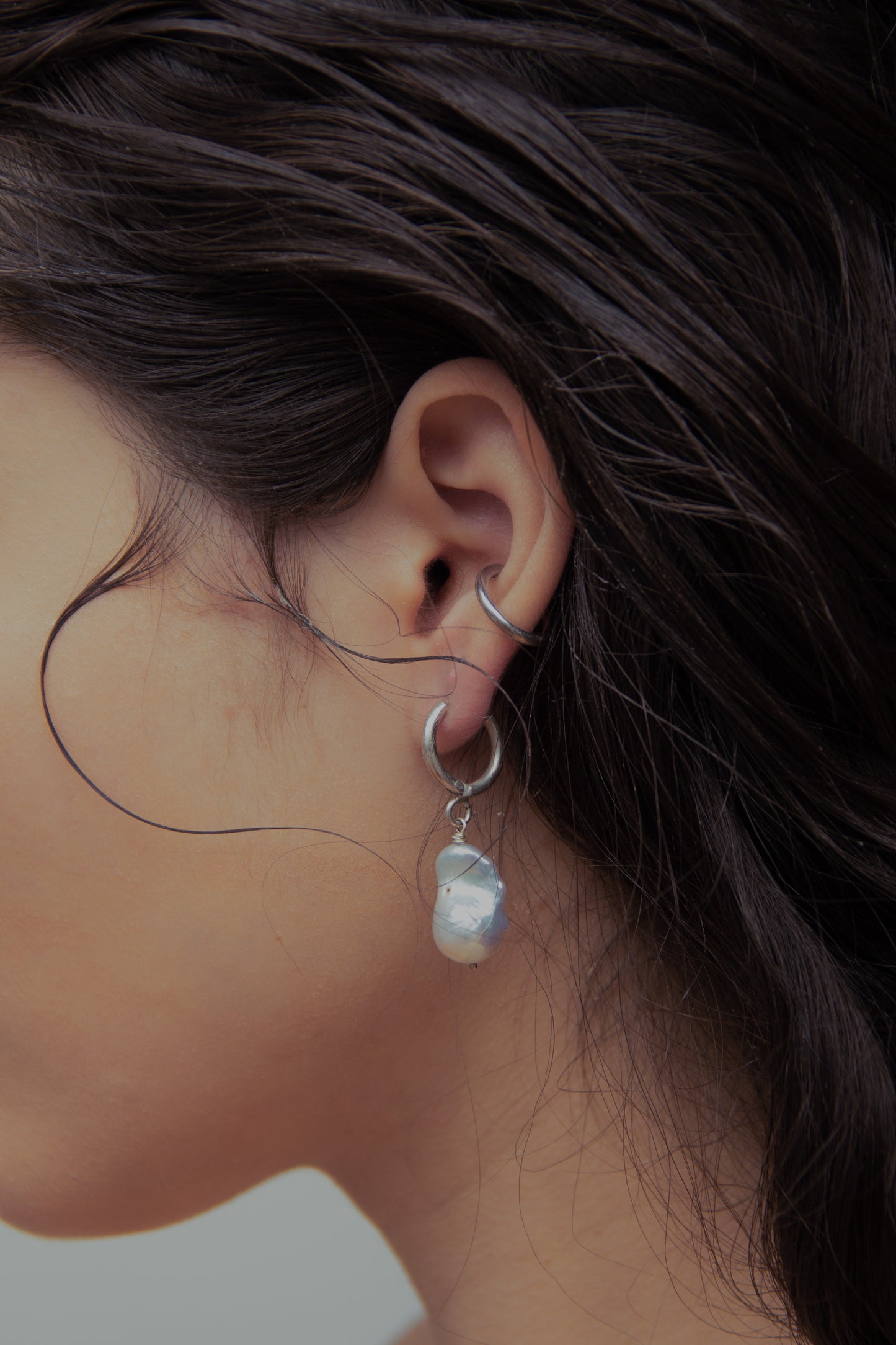 IRREGULAR PEARL HOOP