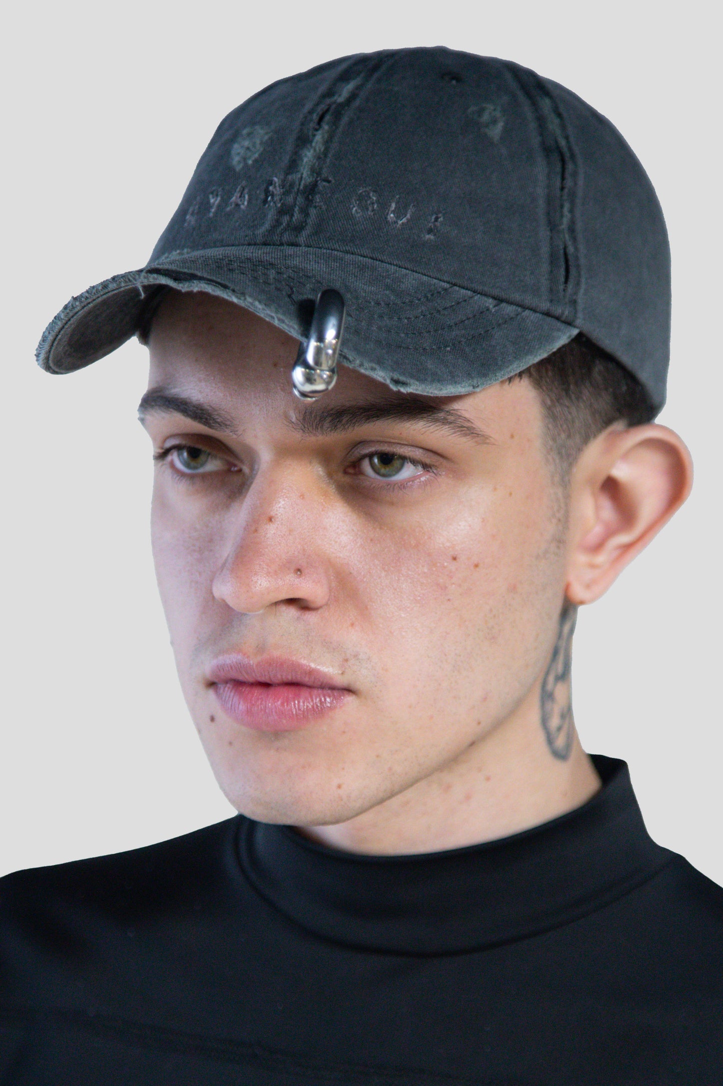 CHUNKY PIERCING CAP GRAY