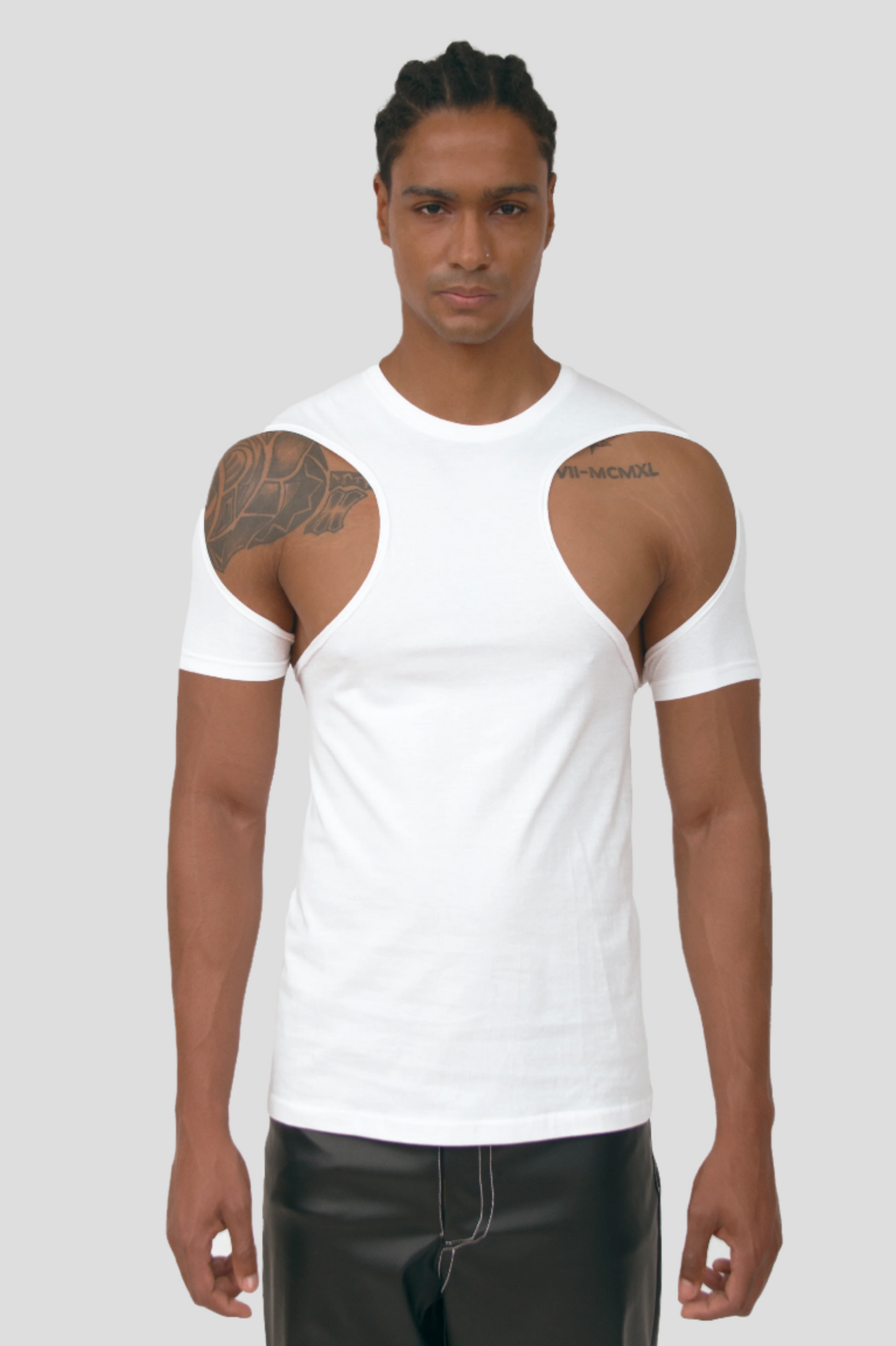 CUT OUT SHOULDER T-SHIRT