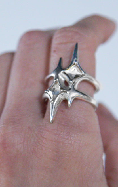 SPIKE STAR RING