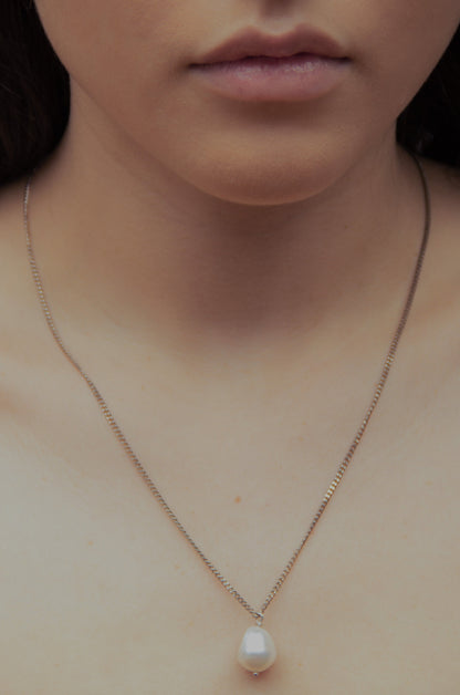 IRREGULAR CHAIN PEARL NECKLACE